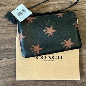 NWT Coach Wristlet Corner Zip